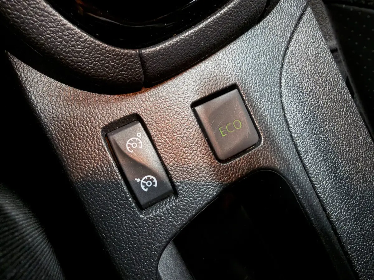 0.9 TCe Limited 68DKM/ NAVI/AIRCO/MP3/PDC/CRUISE///