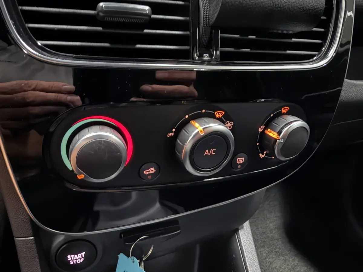 0.9 TCe Limited 68DKM/ NAVI/AIRCO/MP3/PDC/CRUISE///