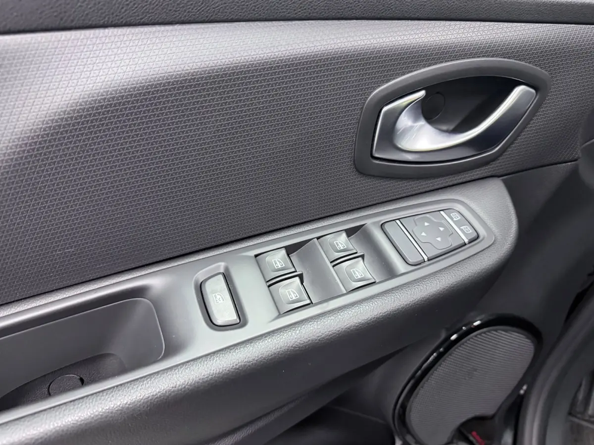 0.9 TCe Limited 68DKM/ NAVI/AIRCO/MP3/PDC/CRUISE///