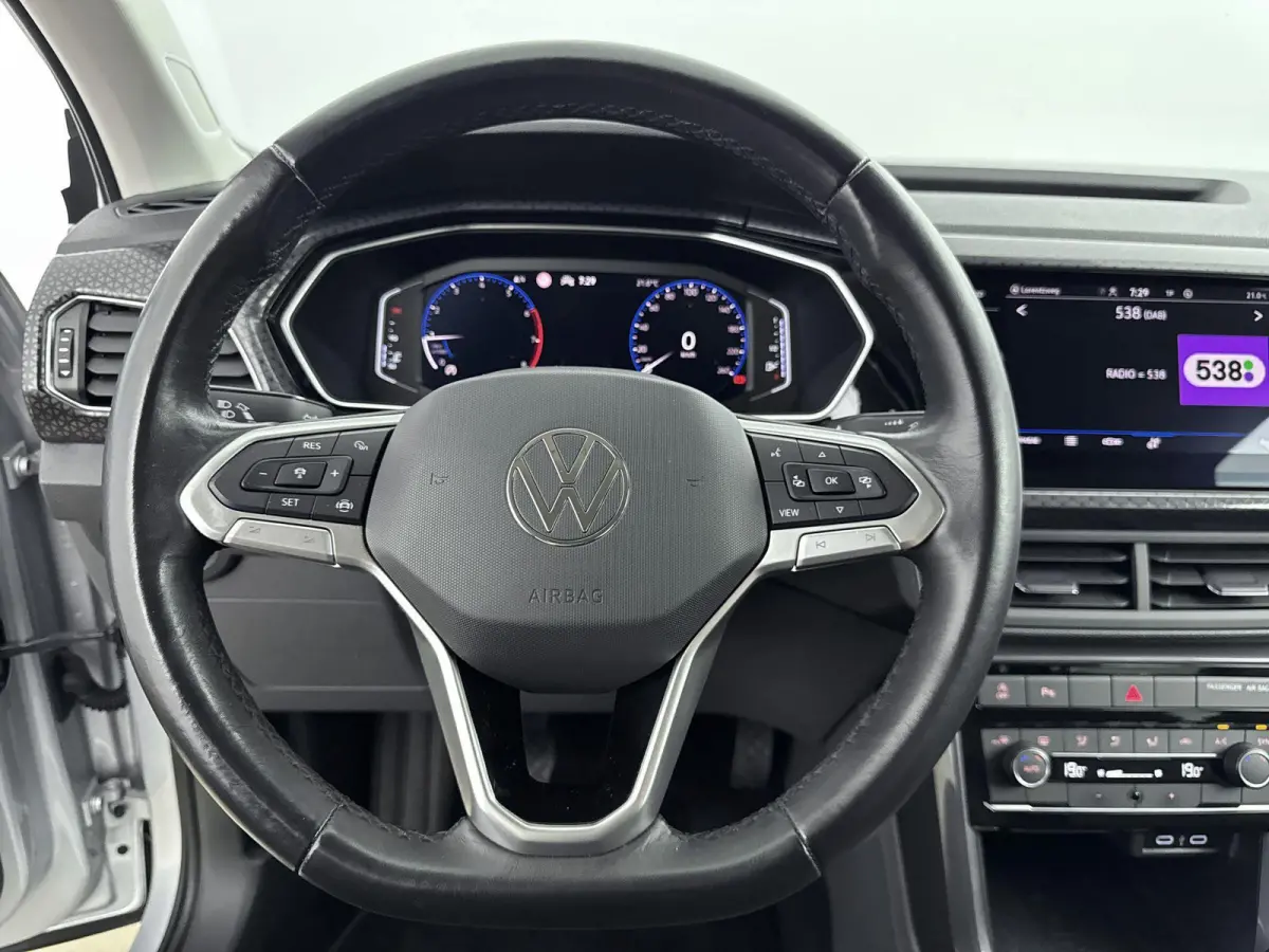 110 pk Style | Navigatie | CarPlay | Camera | Adaptieve Cruise Control | All Season Banden