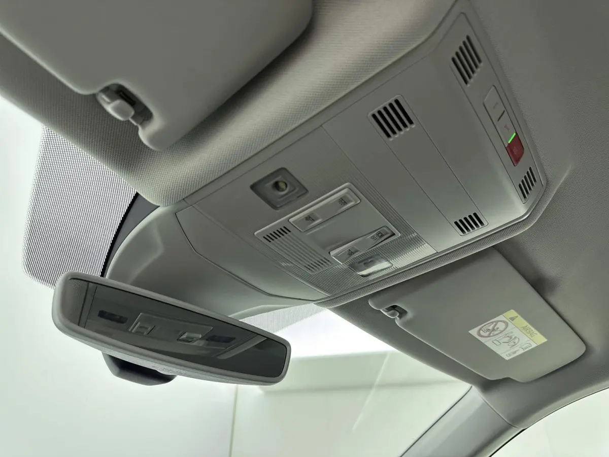110 pk Style | Navigatie | CarPlay | Camera | Adaptieve Cruise Control | All Season Banden