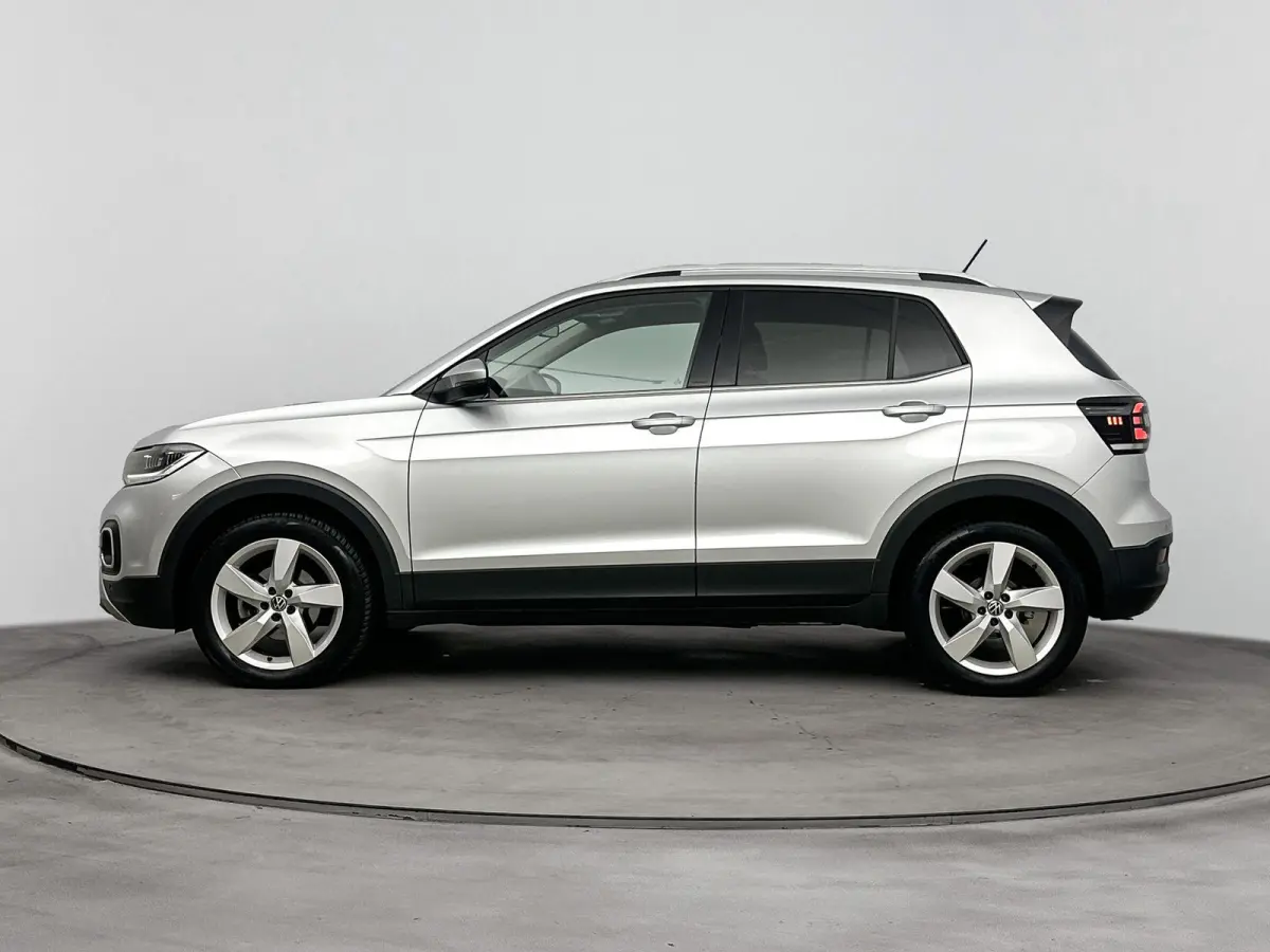 110 pk Style | Navigatie | CarPlay | Camera | Adaptieve Cruise Control | All Season Banden