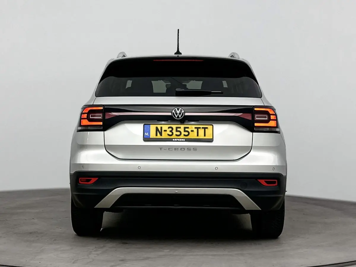 110 pk Style | Navigatie | CarPlay | Camera | Adaptieve Cruise Control | All Season Banden