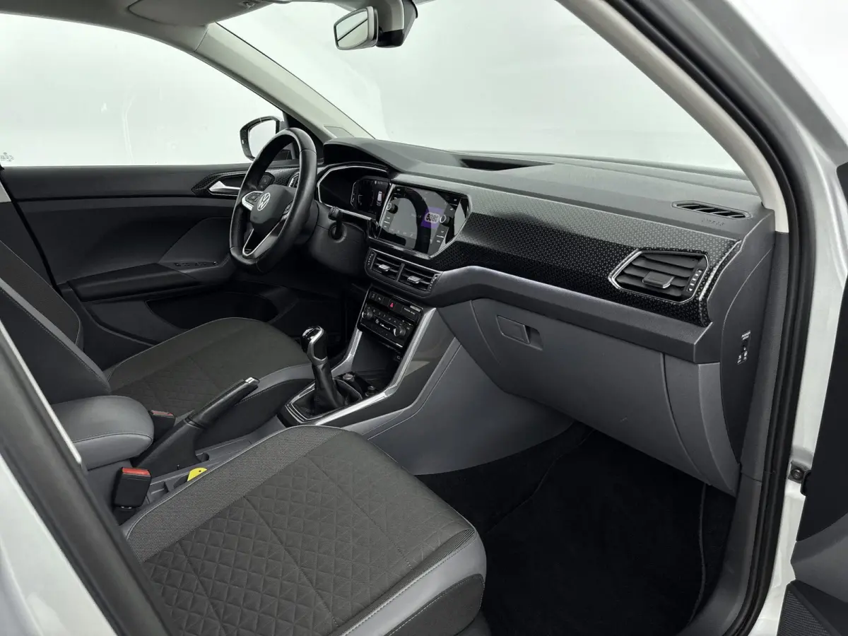 110 pk Style | Navigatie | CarPlay | Camera | Adaptieve Cruise Control | All Season Banden