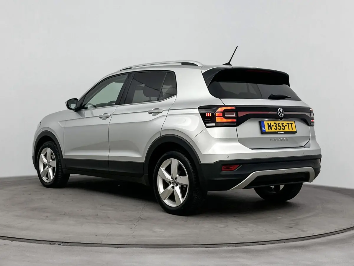 110 pk Style | Navigatie | CarPlay | Camera | Adaptieve Cruise Control | All Season Banden