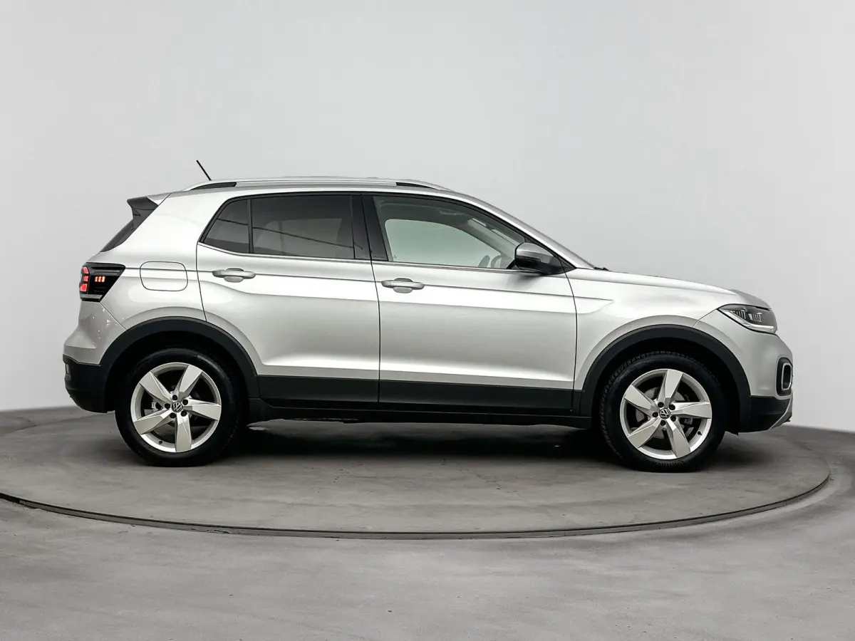 110 pk Style | Navigatie | CarPlay | Camera | Adaptieve Cruise Control | All Season Banden