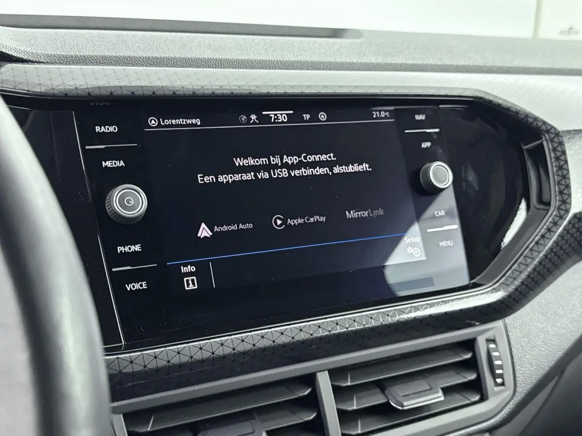 110 pk Style | Navigatie | CarPlay | Camera | Adaptieve Cruise Control | All Season Banden