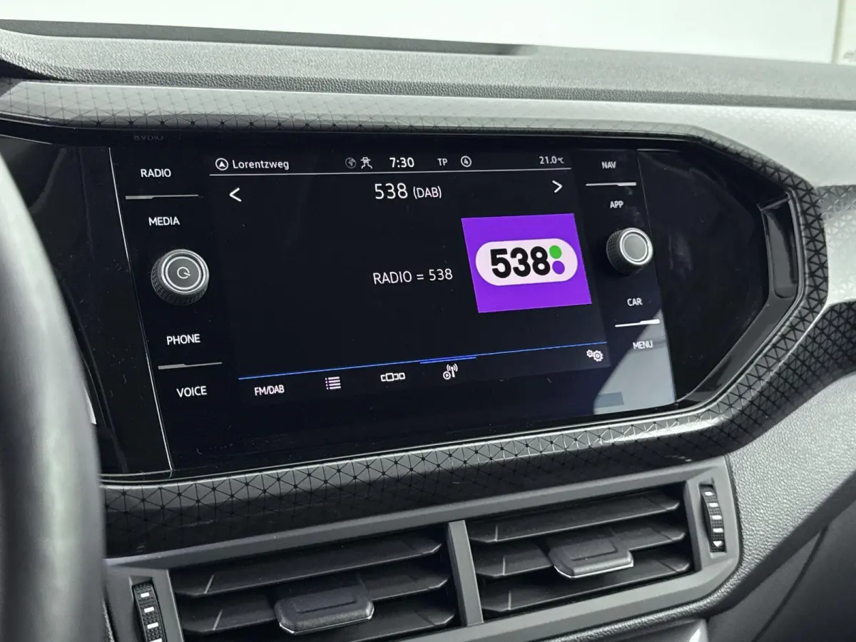 110 pk Style | Navigatie | CarPlay | Camera | Adaptieve Cruise Control | All Season Banden