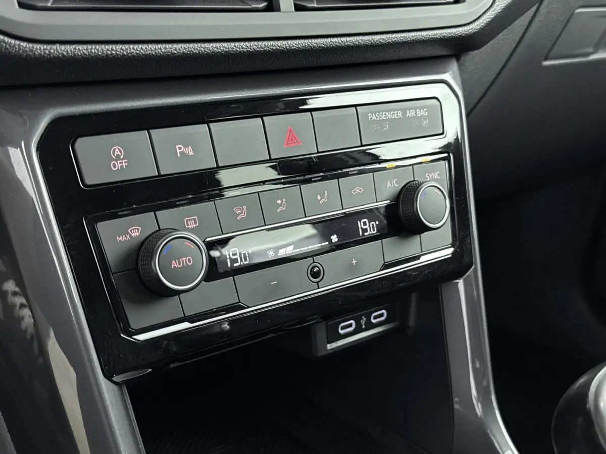 110 pk Style | Navigatie | CarPlay | Camera | Adaptieve Cruise Control | All Season Banden