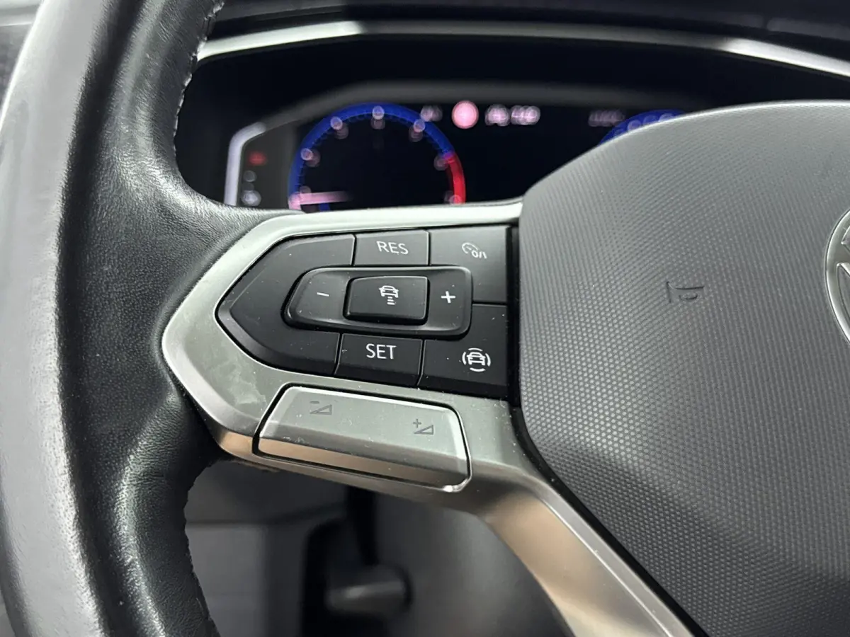 110 pk Style | Navigatie | CarPlay | Camera | Adaptieve Cruise Control | All Season Banden