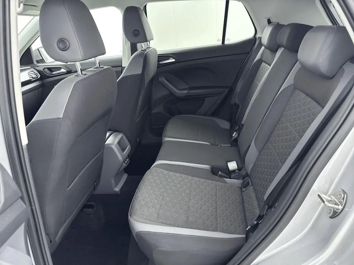 110 pk Style | Navigatie | CarPlay | Camera | Adaptieve Cruise Control | All Season Banden