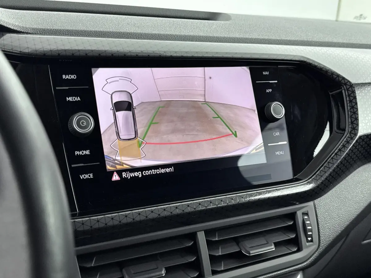 110 pk Style | Navigatie | CarPlay | Camera | Adaptieve Cruise Control | All Season Banden