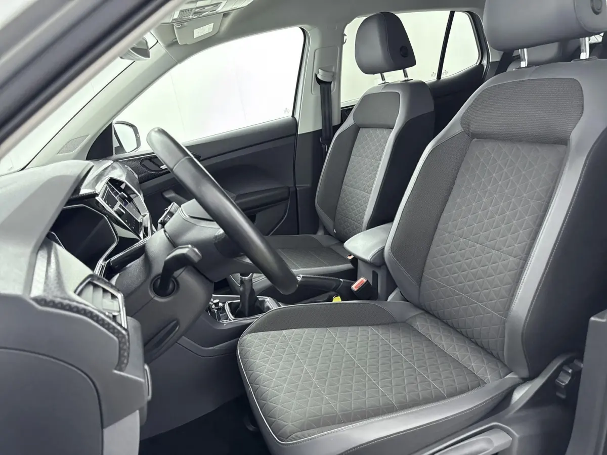 110 pk Style | Navigatie | CarPlay | Camera | Adaptieve Cruise Control | All Season Banden