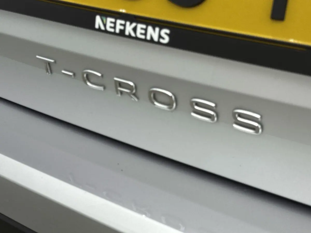 110 pk Style | Navigatie | CarPlay | Camera | Adaptieve Cruise Control | All Season Banden