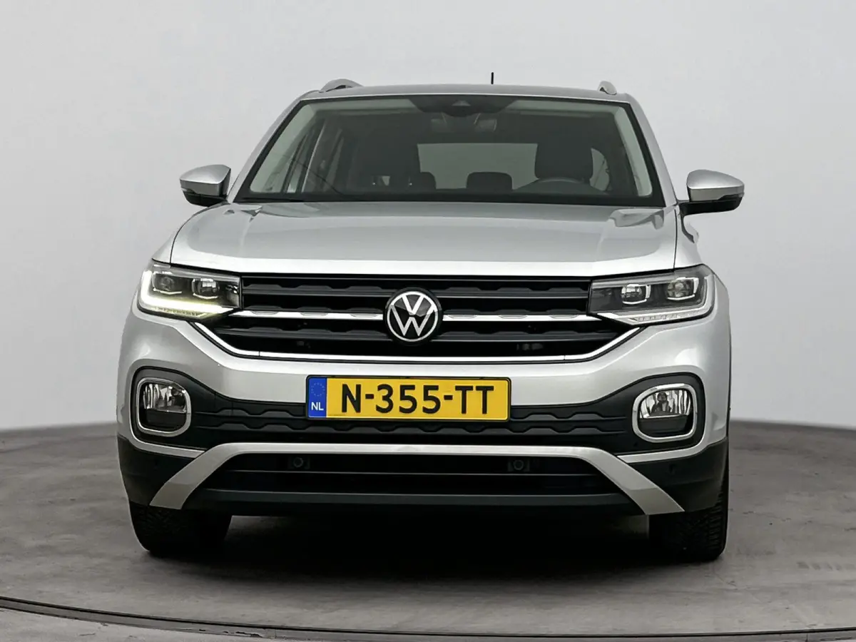 110 pk Style | Navigatie | CarPlay | Camera | Adaptieve Cruise Control | All Season Banden