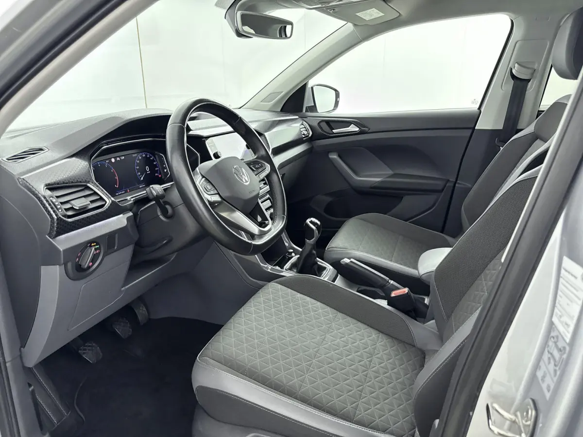 110 pk Style | Navigatie | CarPlay | Camera | Adaptieve Cruise Control | All Season Banden