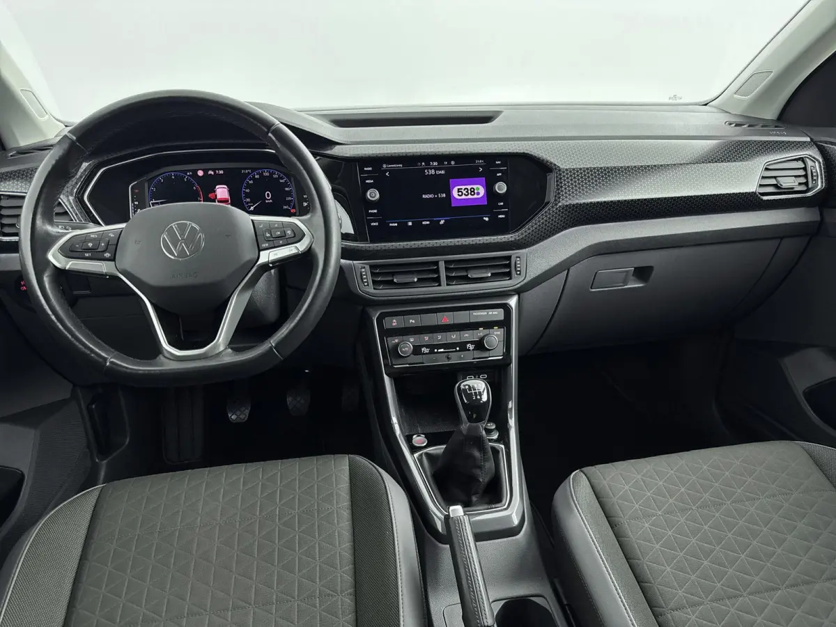 110 pk Style | Navigatie | CarPlay | Camera | Adaptieve Cruise Control | All Season Banden