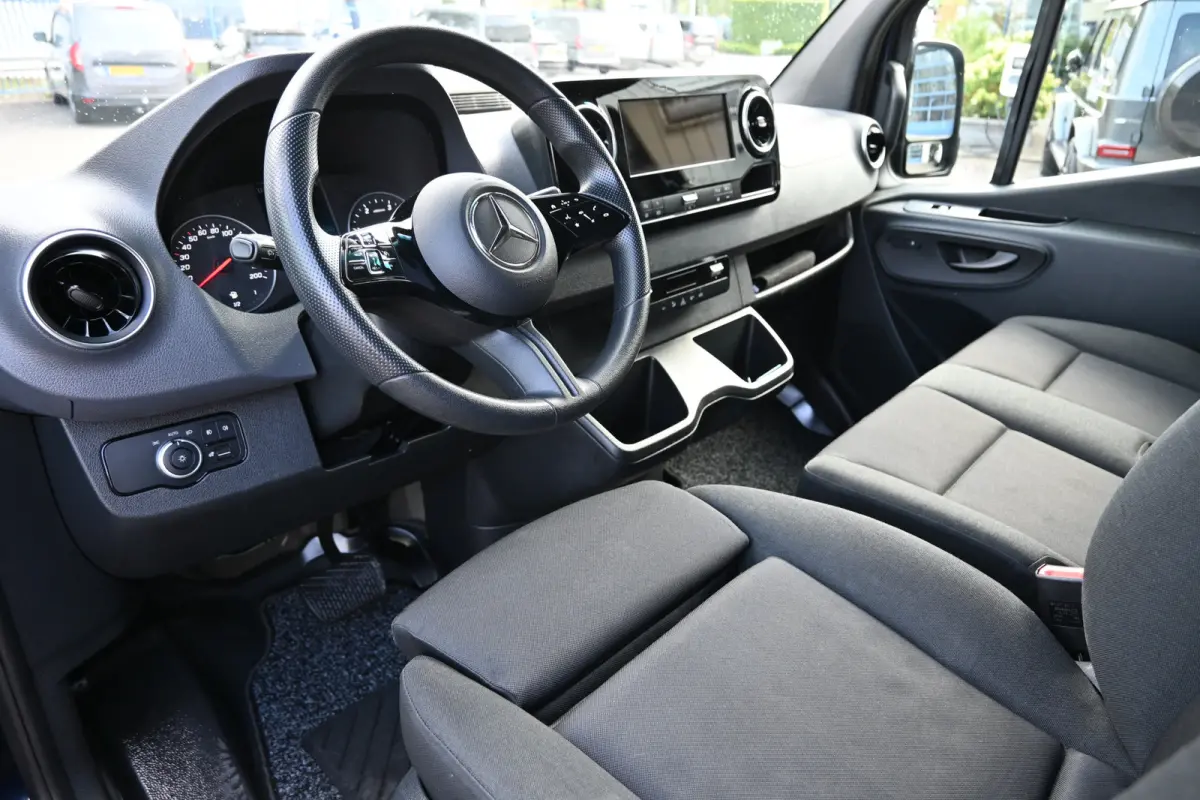 317 CDI L2H2 Pro LED, Geveerde stoel, Navigatie met camera