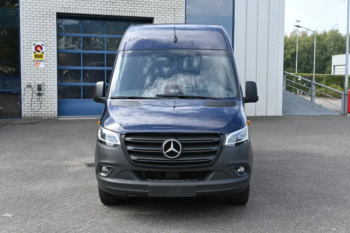 317 CDI L2H2 Pro LED, Geveerde stoel, Navigatie met camera