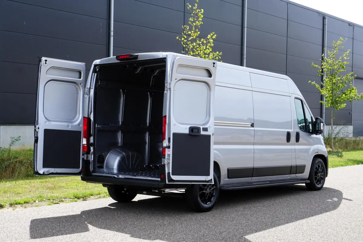 2.2 BlueHDi 180 L3H2 3.5t Nieuw en BPM vrij |180 pk automaat |2e airbag |Groot scherm |Navi |Climate control |Cruise |Metallic |Mooie camperbasis