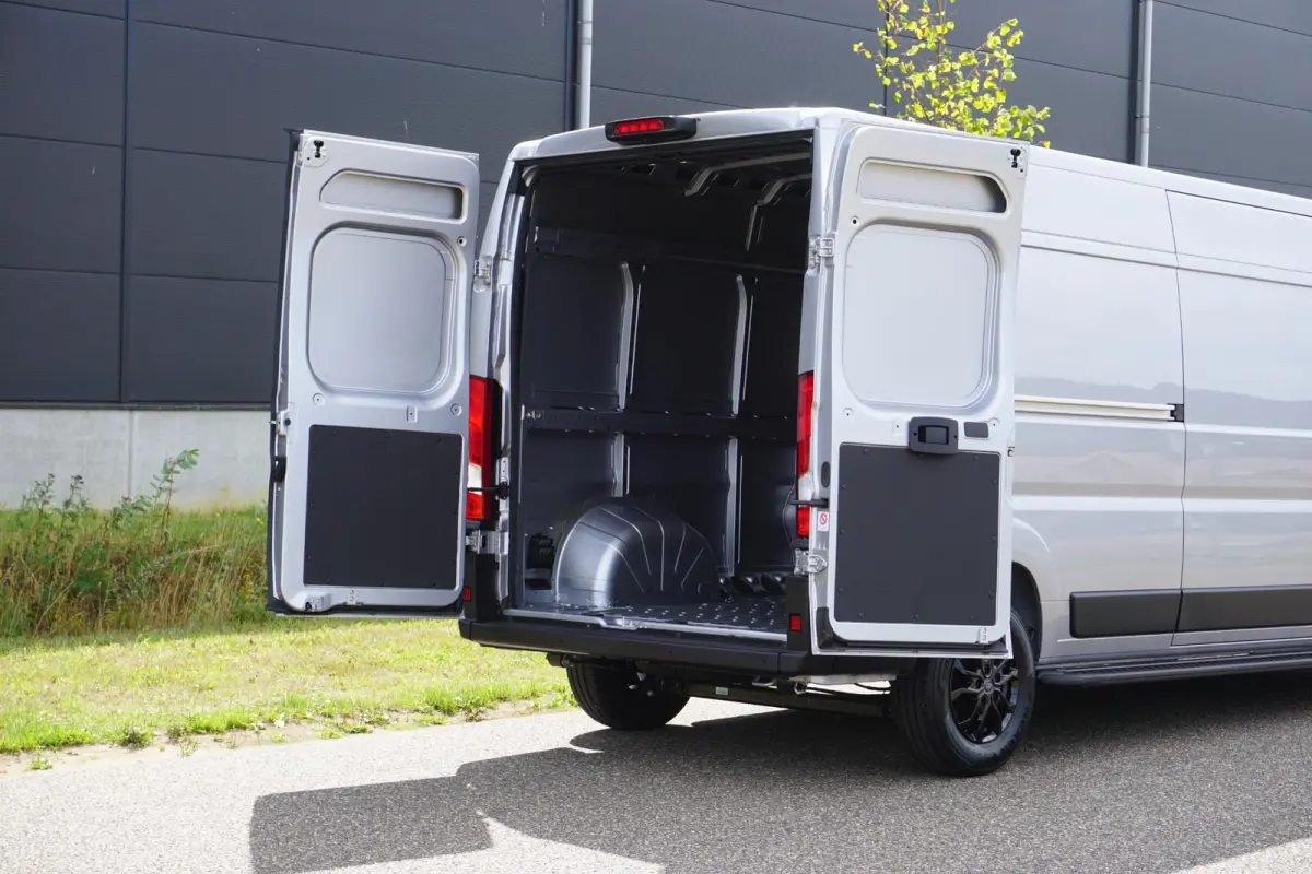 2.2 BlueHDi 180 L3H2 3.5t Nieuw en BPM vrij |180 pk automaat |2e airbag |Groot scherm |Navi |Climate control |Cruise |Metallic |Mooie camperbasis