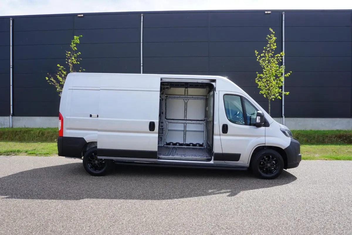 2.2 BlueHDi 180 L3H2 3.5t Nieuw en BPM vrij |180 pk automaat |2e airbag |Groot scherm |Navi |Climate control |Cruise |Metallic |Mooie camperbasis