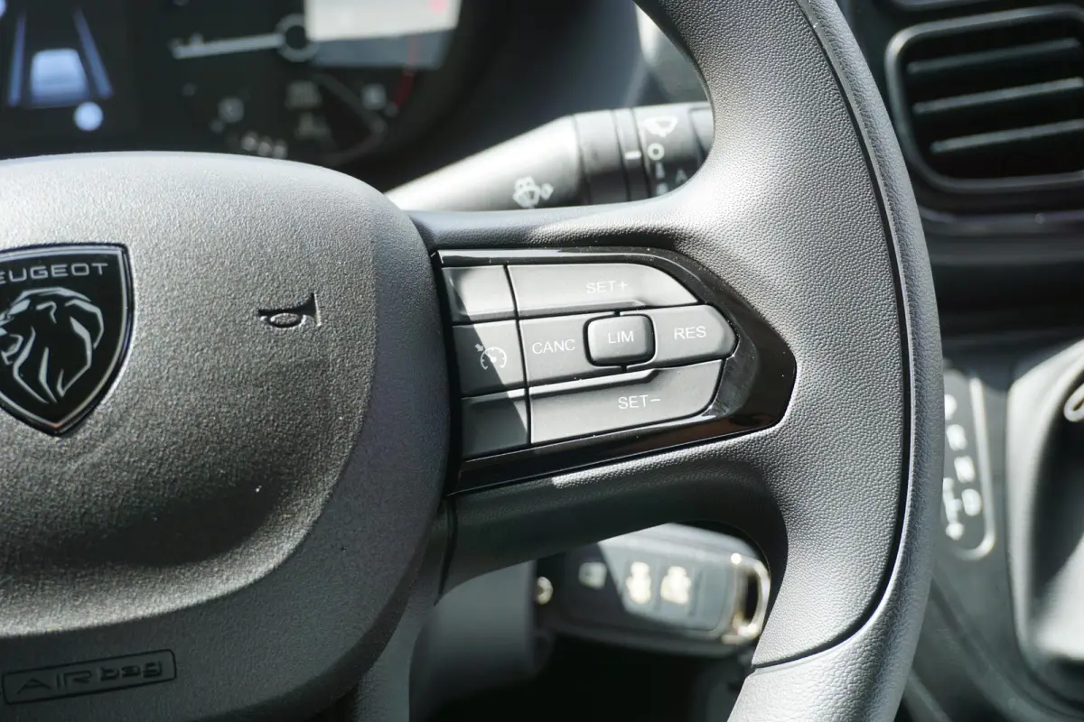 2.2 BlueHDi 180 L3H2 3.5t Nieuw en BPM vrij |180 pk automaat |2e airbag |Groot scherm |Navi |Climate control |Cruise |Metallic |Mooie camperbasis