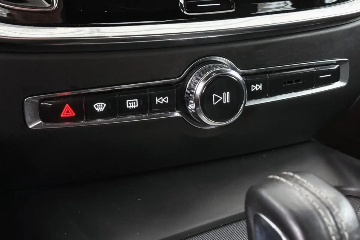 2.0 B3 R-Design Bowers&Wilkins Leder Memory Camera Carplay 19"