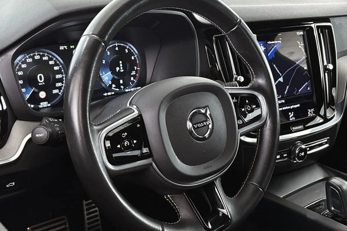 2.0 B3 R-Design Bowers&Wilkins Leder Memory Camera Carplay 19"