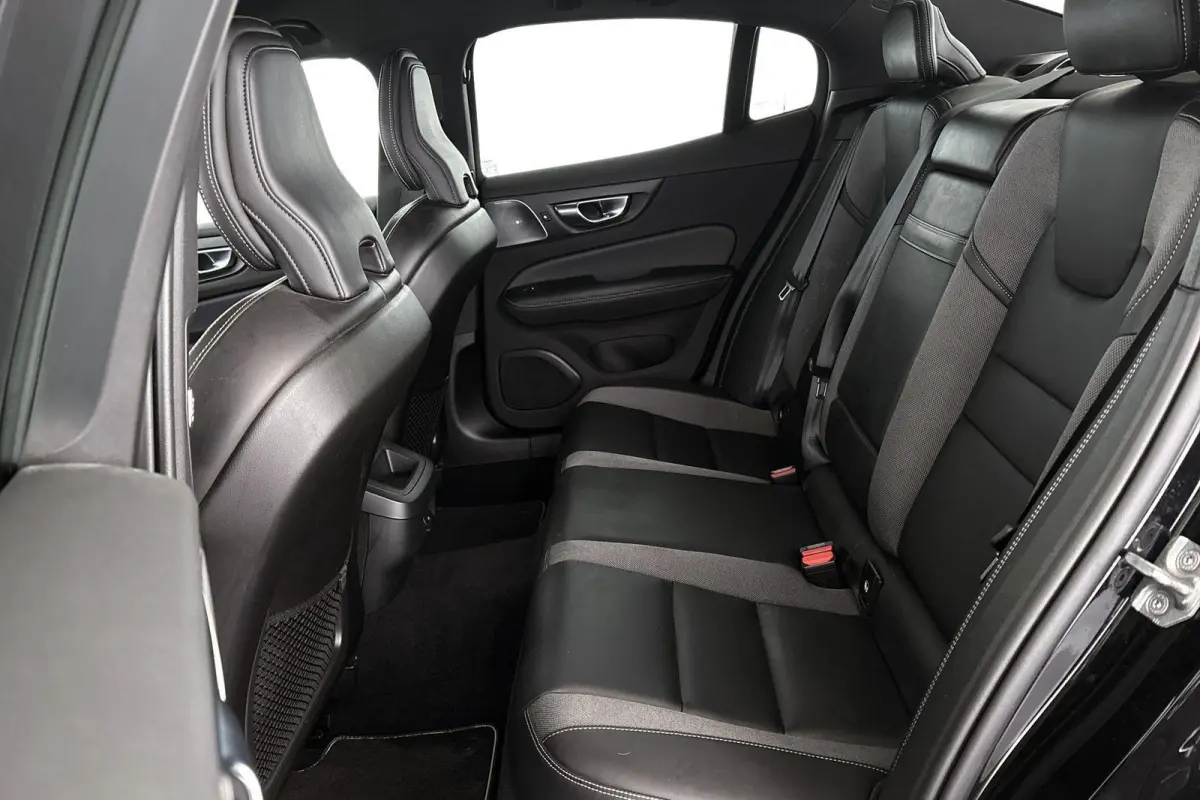 2.0 B3 R-Design Bowers&Wilkins Leder Memory Camera Carplay 19"