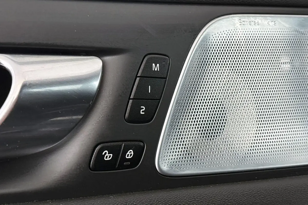 2.0 B3 R-Design Bowers&Wilkins Leder Memory Camera Carplay 19"