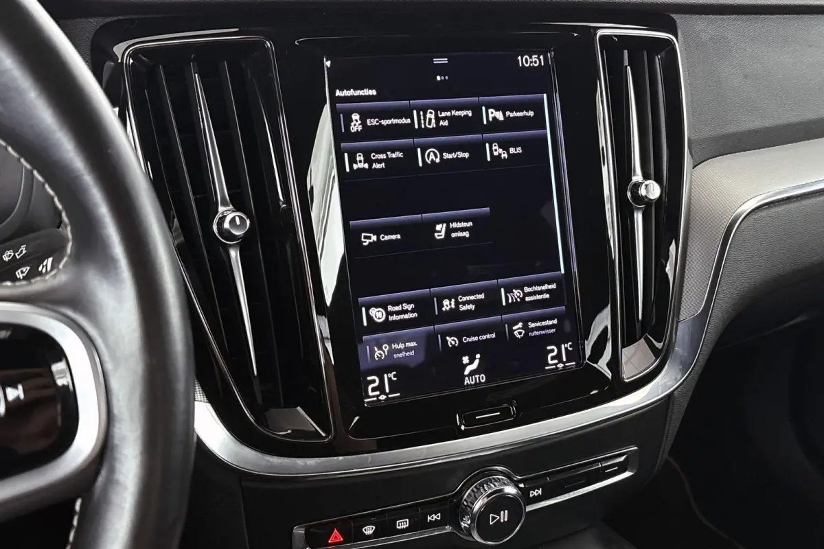 2.0 B3 R-Design Bowers&Wilkins Leder Memory Camera Carplay 19"