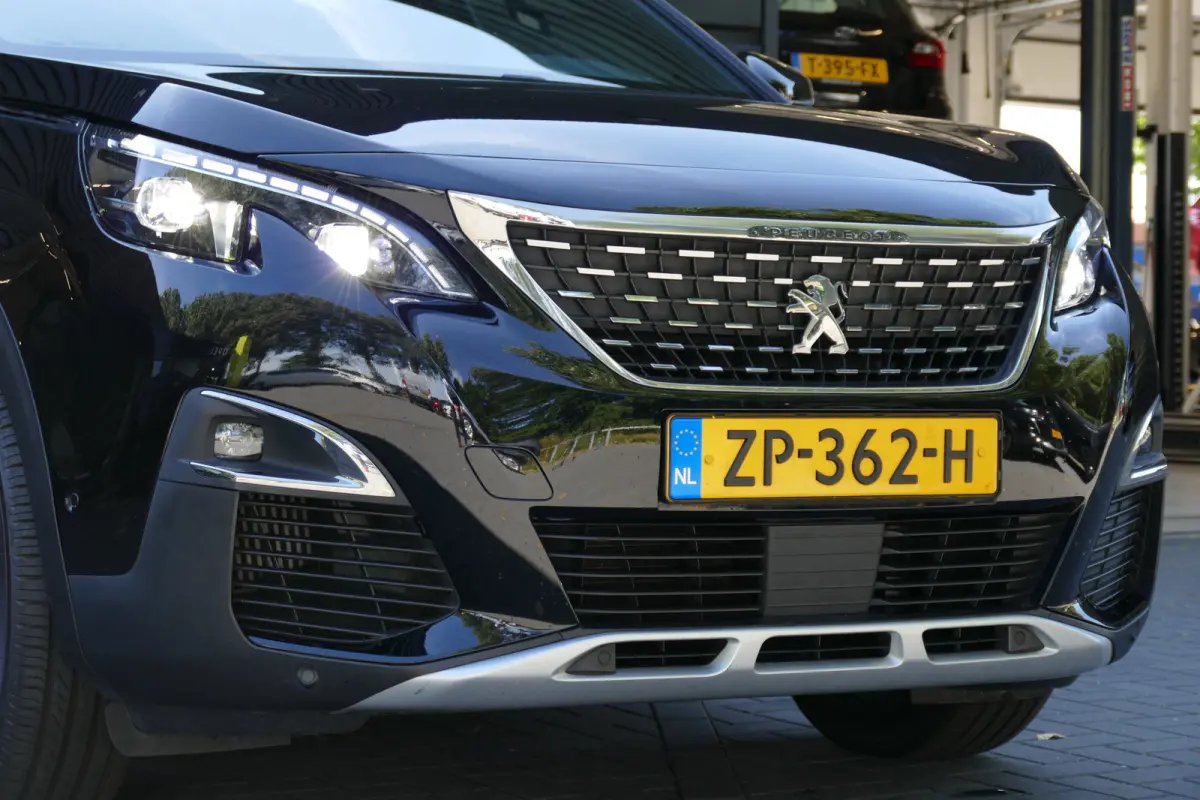 1.2 PURETECH 130PK 7-ZITS GT-LINE / CAMERA / PANO.DAK / ELEKTR. ACHTERKLEP / KEYLESS / FULL-LED / 19"LMV / NAVI / CLIMA / PDC / BLUETOOTH / CRUISECONTROL / SCHITTERENDE STAAT !!