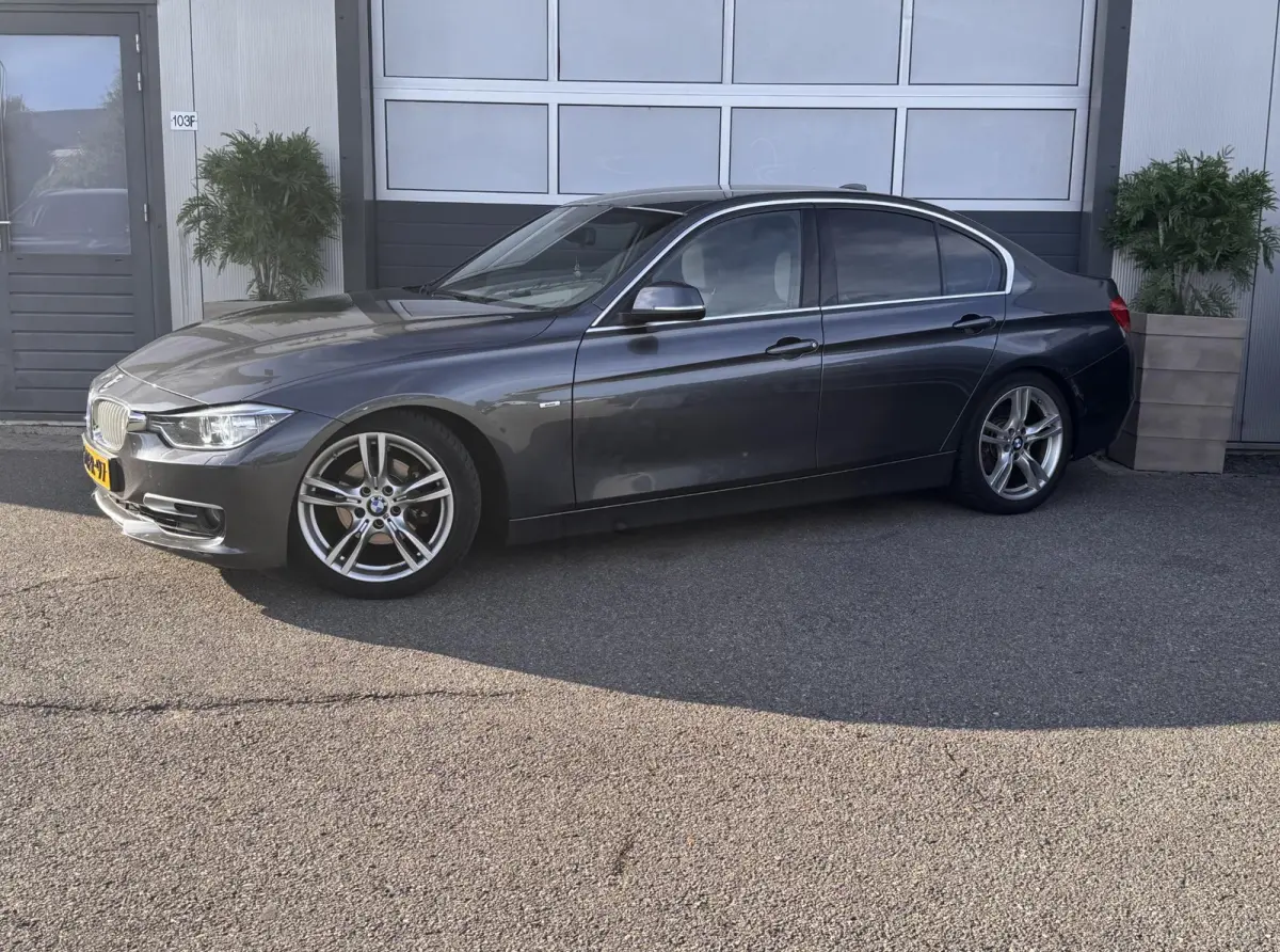 320i Executive Sport / Nap / Garantie / Airco / Navi / Cruise / Carplay /