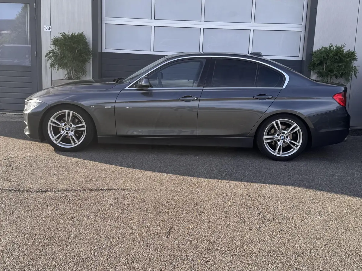 320i Executive Sport / Nap / Garantie / Airco / Navi / Cruise / Carplay /