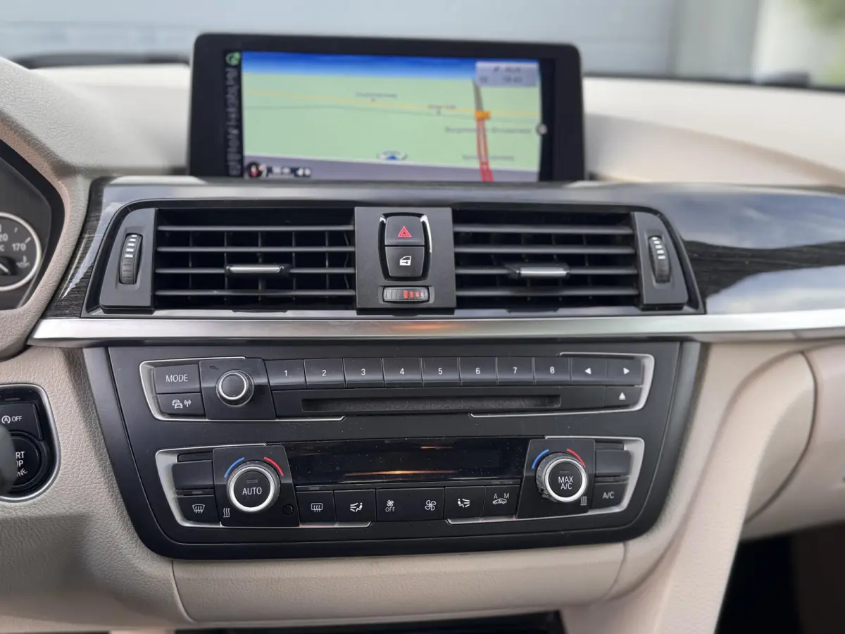320i Executive Sport / Nap / Garantie / Airco / Navi / Cruise / Carplay /