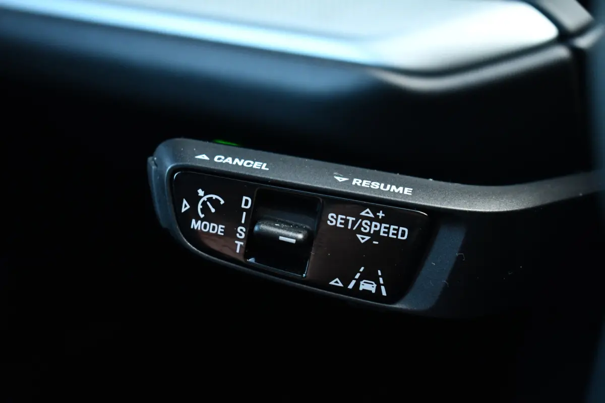 3.0 S E-Hybrid Pano Trekh ACC HUD 360 Chrono 22inch