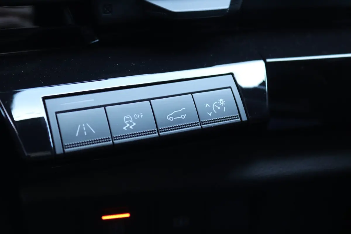 1.2 E-Tech full hybrid / Carplay / Camera