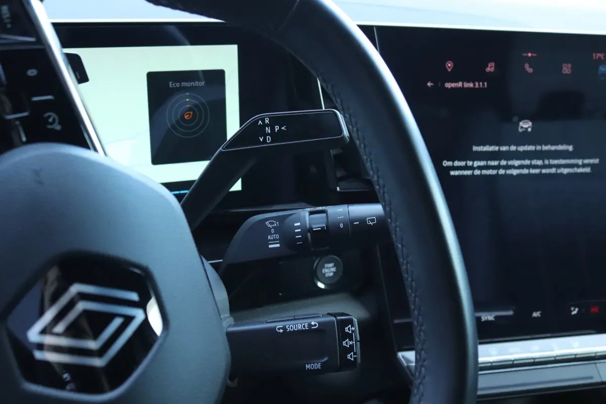 1.2 E-Tech full hybrid / Carplay / Camera