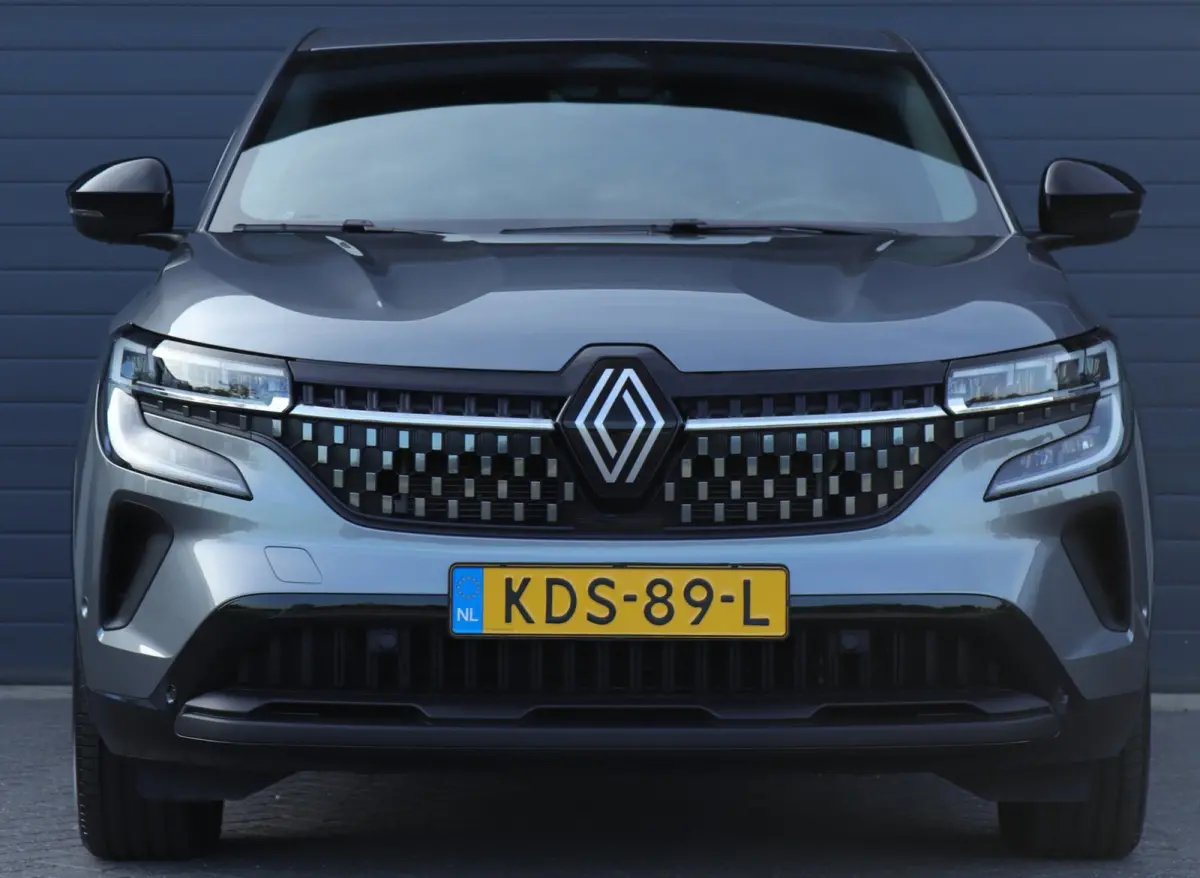 1.2 E-Tech full hybrid / Carplay / Camera