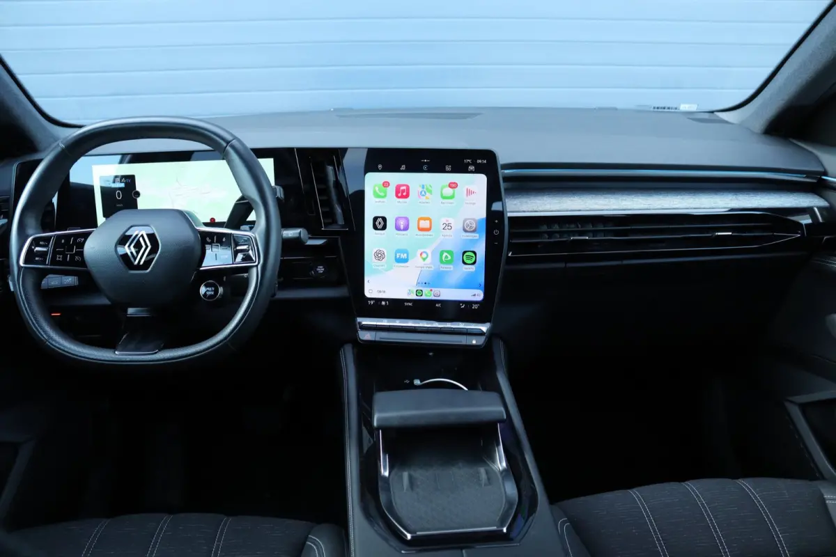 1.2 E-Tech full hybrid / Carplay / Camera
