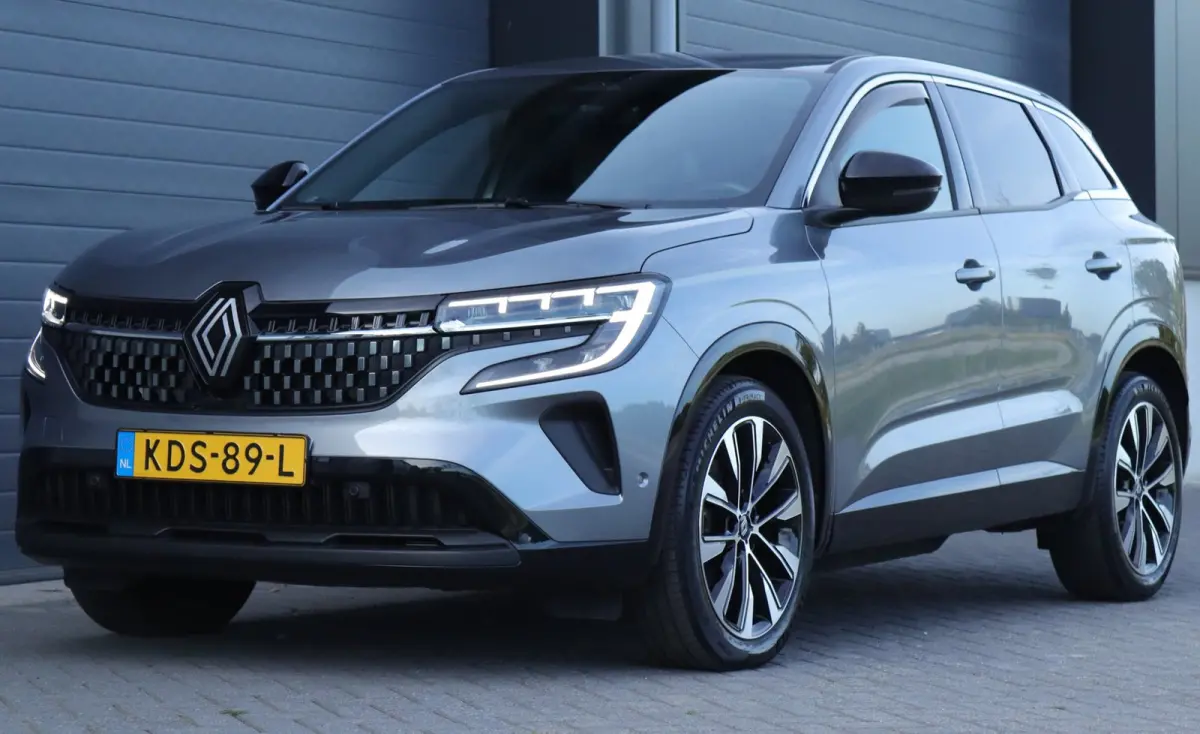 1.2 E-Tech full hybrid / Carplay / Camera