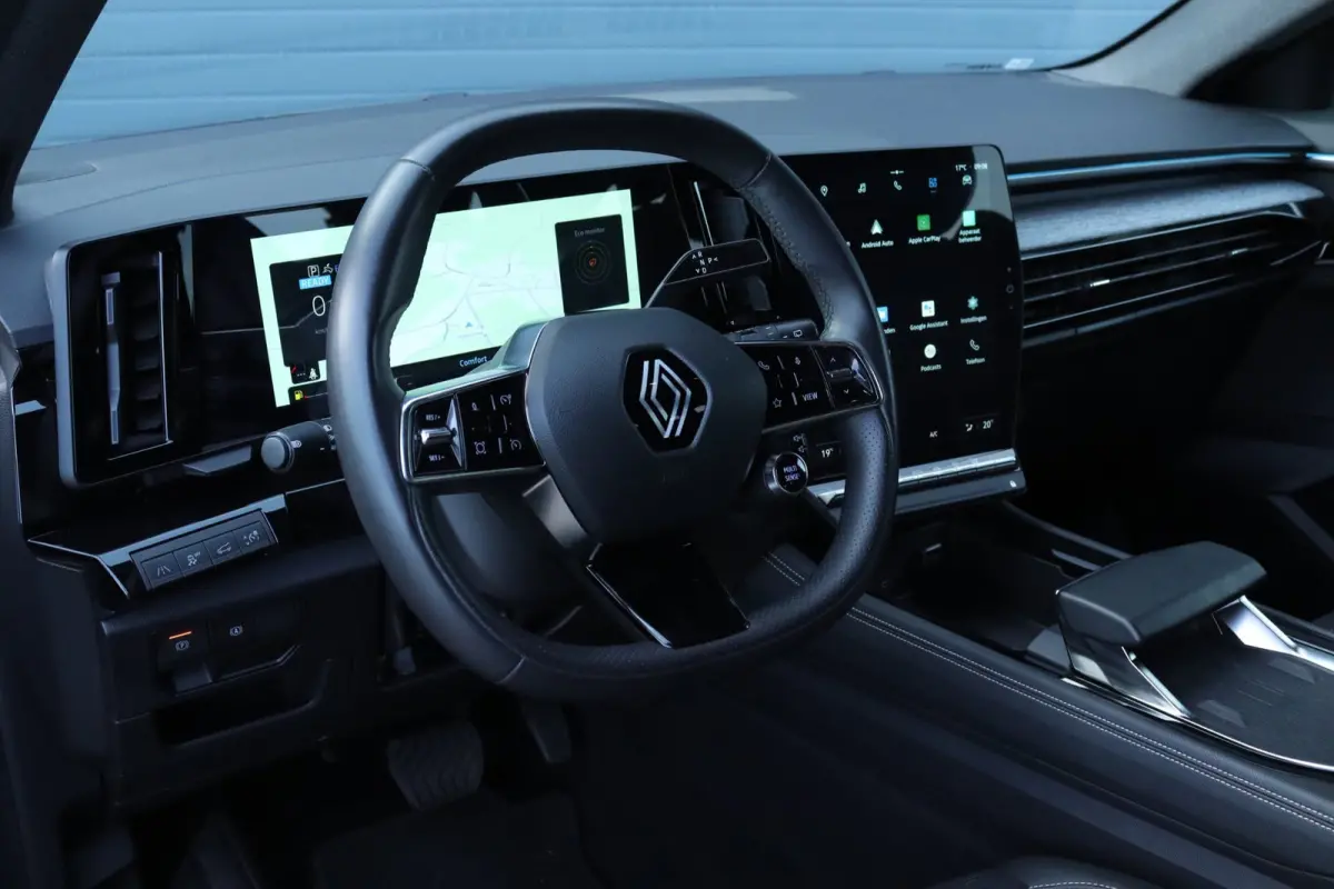 1.2 E-Tech full hybrid / Carplay / Camera