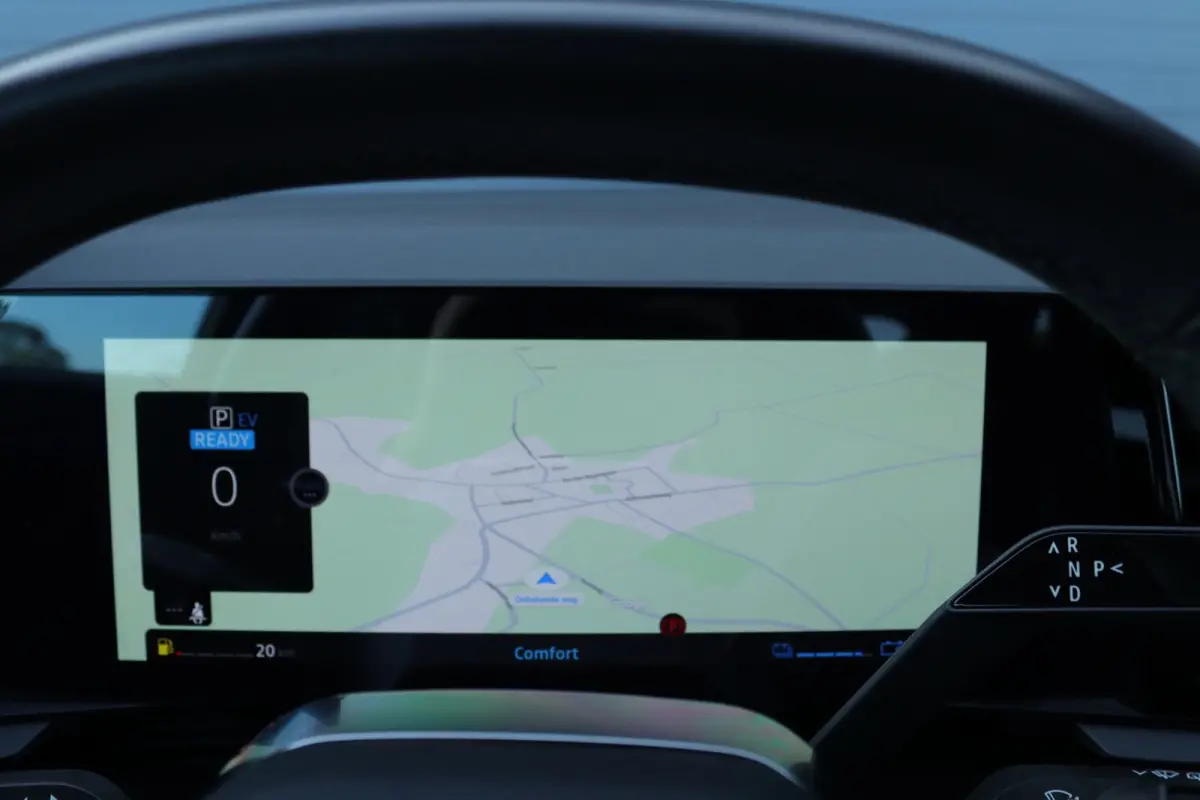 1.2 E-Tech full hybrid / Carplay / Camera