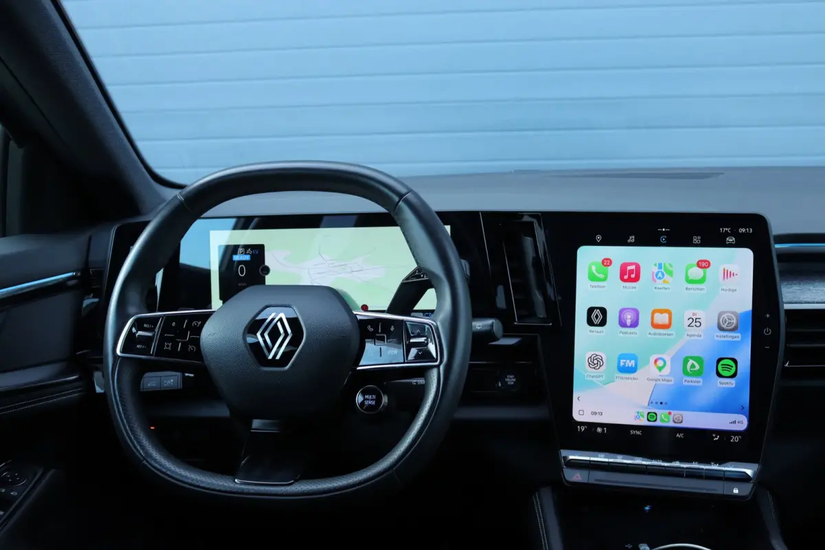 1.2 E-Tech full hybrid / Carplay / Camera