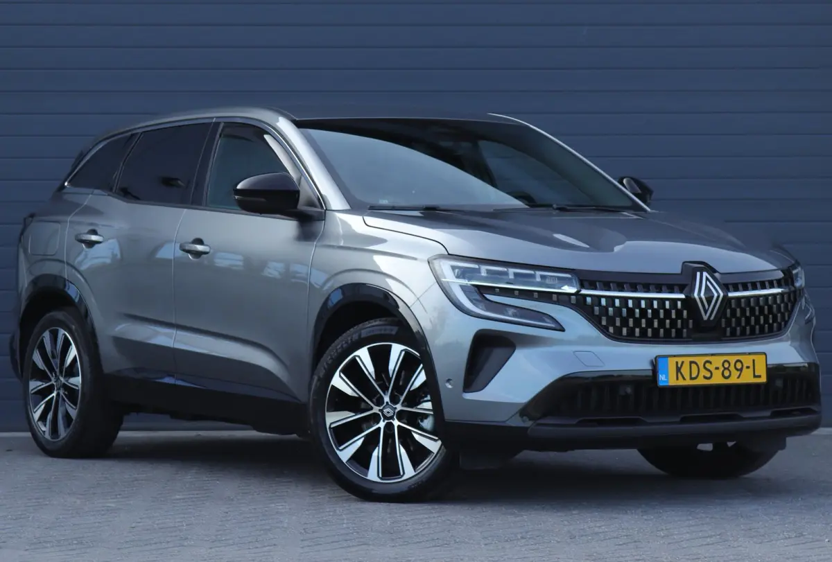 1.2 E-Tech full hybrid / Carplay / Camera