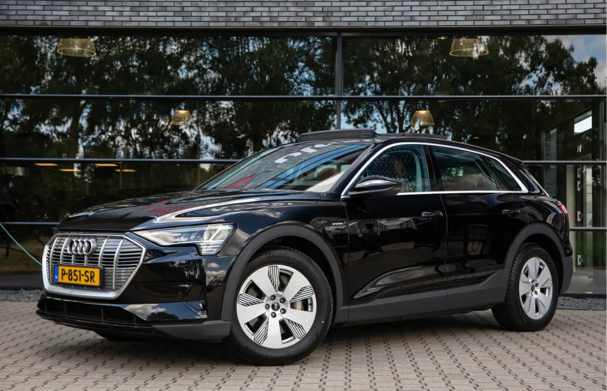55 quattro edition 95 kWh SOH 91%, Pano, Luchtvering, Trekhaak, Leer