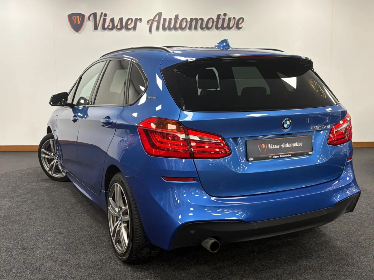 225XE Active Tourer*Plug-In Hybride*M-Sport*Head-Up*Pano*Leer*Winterpakket*Camera*
