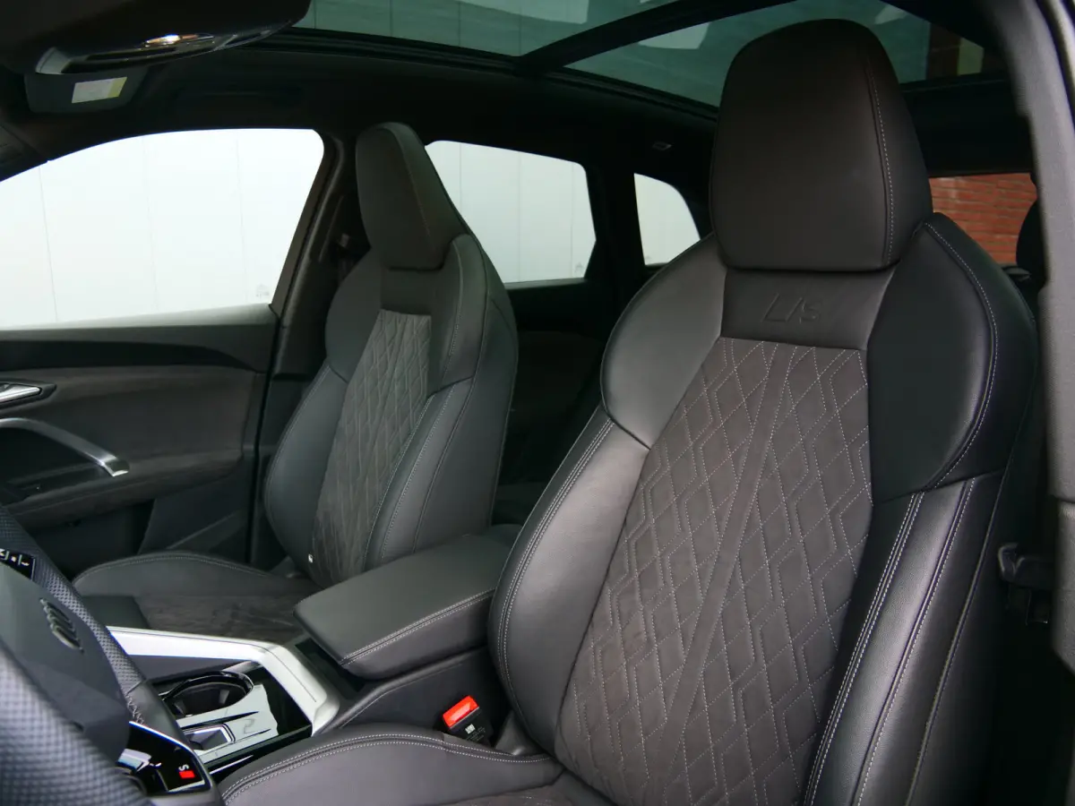 2.0 TFSI e-hybrid quattro S edition 299 Pk Automaat NIEUW MODEL Stoelverwarming / Pano-dak / Adaptive Cruise / Camera's