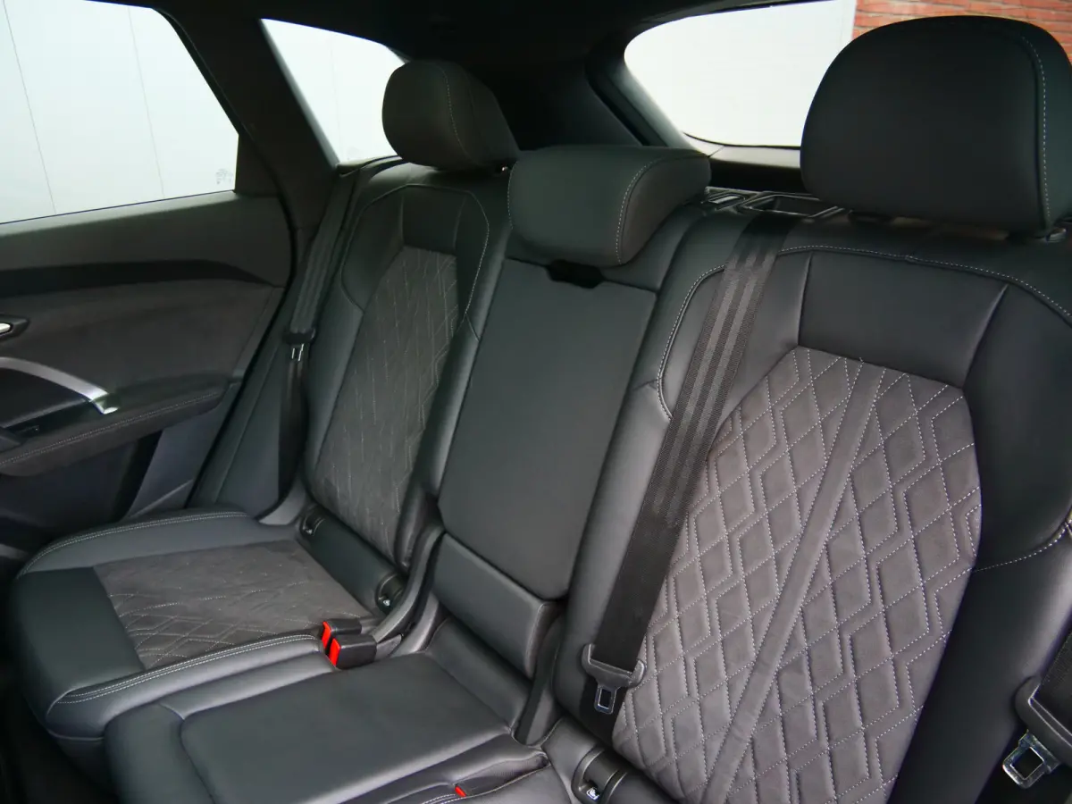 2.0 TFSI e-hybrid quattro S edition 299 Pk Automaat NIEUW MODEL Stoelverwarming / Pano-dak / Adaptive Cruise / Camera's